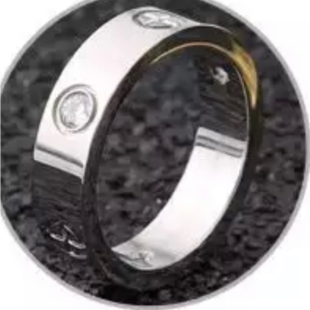 Love ring - Picture 1 of 3